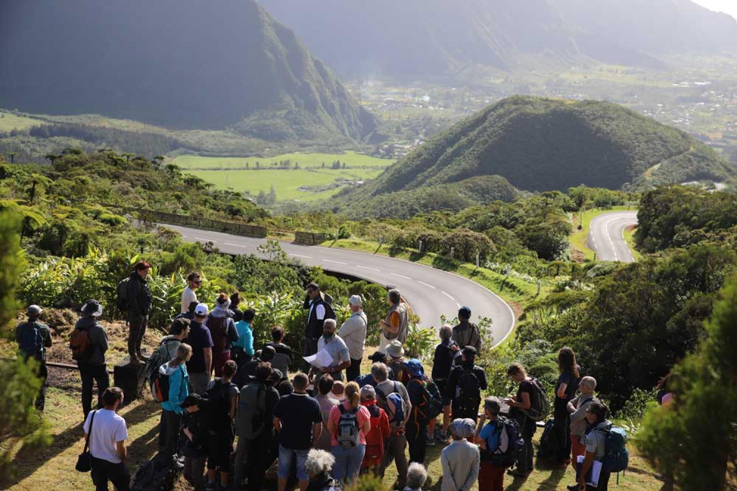 Lecture de paysage au col de Bellevue © Parc national de La Réunion