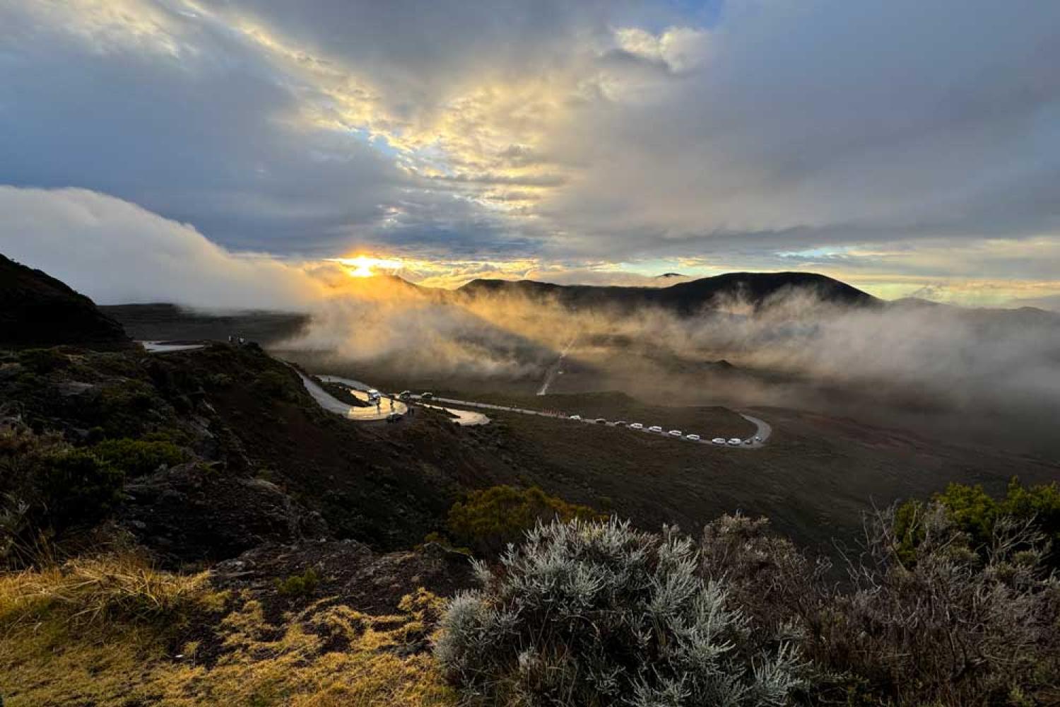 Convoi de la flamme olympique Paris 2024 au départ de la Plaine des Sables - © M. Dijoux - Parc national de La Réunion