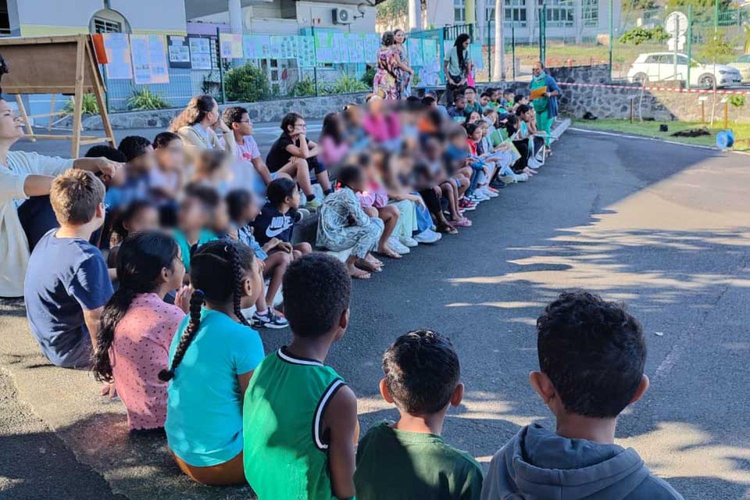 Restitution de PEAC Flore mené avec une classe de l'école André Malraux 